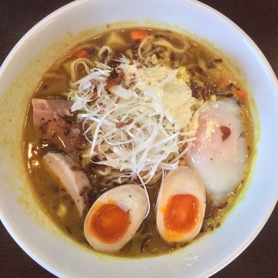 「【限定】カレーヌードル(温玉のせ)￥800円(味玉クーポン)」@打立て自家製麺 ラーメンKの写真