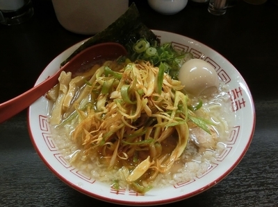 「らーめん大盛+辛ねぎ+味付き玉子」@らーめん ながた 海老名店の写真