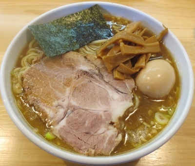 「ラーメン（小）＋味玉で750円」@自家製中華そば としおかの写真