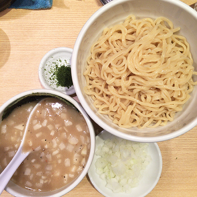 「ホタテの69つけ麺＋玉ねぎ」@SHINBASHI おらがの写真