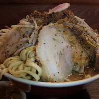 大豚麺(950円)、麺大盛(100円)ヤサイマシニンニク多め