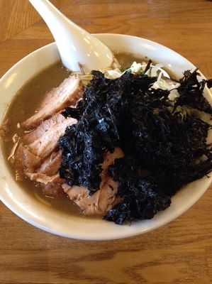 「濃厚煮干そば 中  チャーシュー  海苔」@中村屋総本山の写真