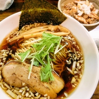 「八王子らーめん肉めしセット(780円)」@らーめん なぶら 左入店の写真