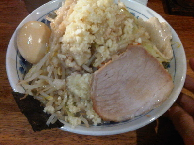 「小豚全マシ(700円)+煮玉子(100円)」@飯田橋大勝軒の写真