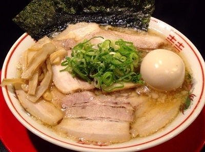 「背油煮干し特製ラーメン910円」@肉煮干し中華そば さいころの写真