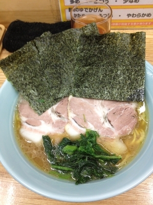 「チャーシュー麺中盛、硬め濃いめ」@横浜家系らーめん 秀吉家の写真