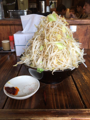 「塩ラーメン中850円（麺固め、ヤサイチョイ増し）」@麺や豚髭の写真