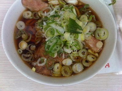 「うどん+ソーセージ天(1本)+納豆天」@一由そば 日暮里店の写真