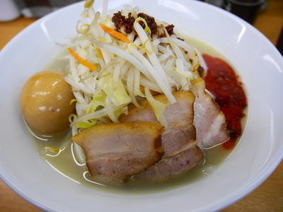 「鶏ぶた辛タンメン＋サービス味玉」@富白 御徒町本店の写真