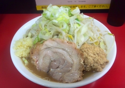 「ラーメン中（にんにく・ねぎ・肉玉）」@ラーメン一心の写真