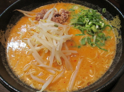 「辛味噌とんこつラーメン　「650円」」@とんこつラーメン博多風龍 上野店の写真