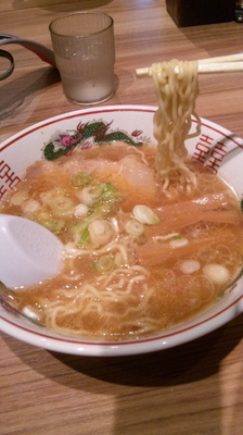 「醤油ラーメン（ハーフ）¥500」@梅光軒 新千歳空港店の写真