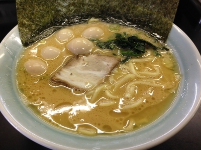 「ラーメン（並）＋ たまご（味付うずら４つ）　￥７３０」@萬来亭の写真