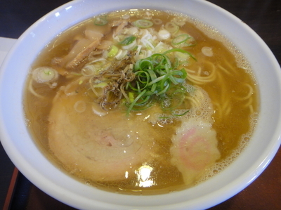 「醤油ラーメン・大盛り」@三ツ山製麺工場 ラーメン事業部の写真