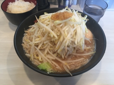 「らーめん中盛＋味玉、ライス」@どてちんⅢの写真