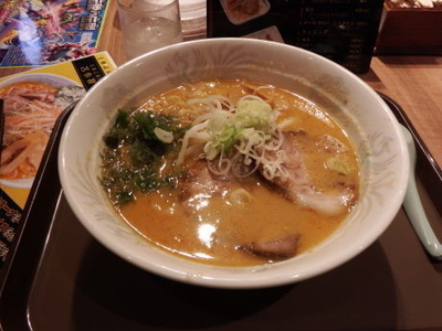「とんこつ味噌らーめん」@王華 新千歳空港の写真