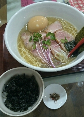 「黄金の100％煮干らーめん」@めんや天夢の写真