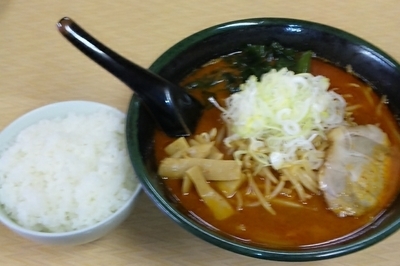 「鉄火麺&半ライス」@味源 河辺店の写真