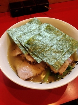「チャーシュー麺中盛1000円、硬め濃いめ」@ラーメン しらいしの写真