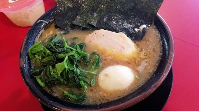 「ラーメン中盛り　ほうれん草　麺固め」@家系ラーメン とらきち家の写真
