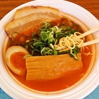 朱湯レッド旨辛らぁ～めん+地獄玉（京都祇園らぁ～めん京）