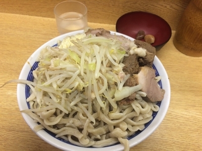 「大豚＋漬けニンニク2個」@ラーメン二郎 環七新新代田店の写真