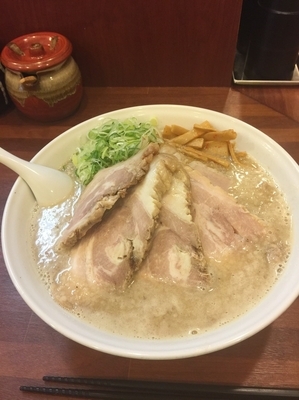「チャーシュー麺と半ライス」@拉麺 梅太郎の写真
