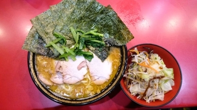 「チャーシュー麺中盛+野菜畑+のり」@家系総本山 ラーメン吉村家の写真