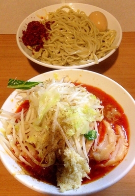 「辛麺小８００円　つけ麺100円　味玉100円」@豚星。の写真