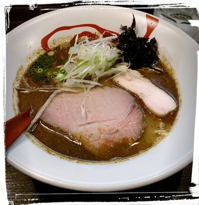 「【月曜日限定】煮干白湯らーめん 700えん」@らーめん詩の写真