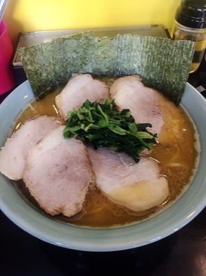 「チャーシュー麺中盛900円、硬め濃いめ」@家系ラーメン ジェット家の写真