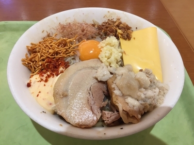 「まぜそば大盛 880円」@ジャンクガレッジ イオンレイクタウンmori店の写真