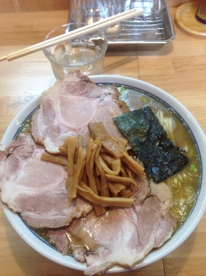 「ラーメン 中 チャーシュー小」@自家製中華そば としおかの写真