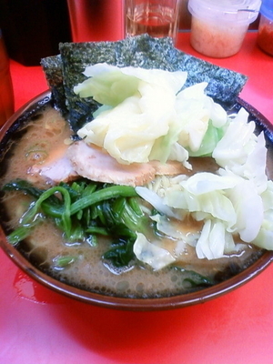 「ラーメン¥630＋キャベツ¥70」@ラーメン杉田家の写真