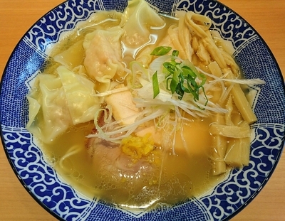 「ワンタン中華そば（白だし） （151018）」@中華そば 虎桜の写真