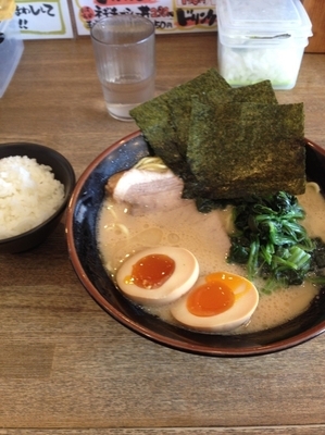 「味玉ラーメン中盛、硬め濃いめ」@濃厚家の写真