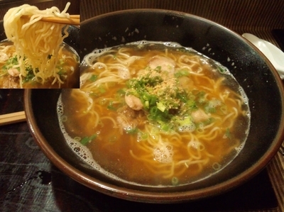 「とりそば ささ 濃口しょうゆ味800円+とりチャーシュー1枚」@とりそば ささの写真