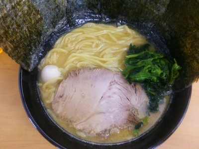 「らーめん（薄め、硬め、多め）＋大盛り＋のり増し」@横濱家系 虎壱家の写真