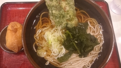 「ちくわ天そば（４３０円）いなり（７０円）」@かくや 両国店の写真