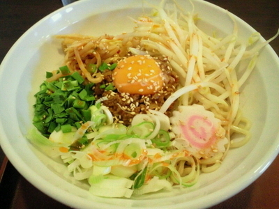 「ピリ辛肉まぜそば 830円」@三ツ山製麺工場 ラーメン事業部の写真