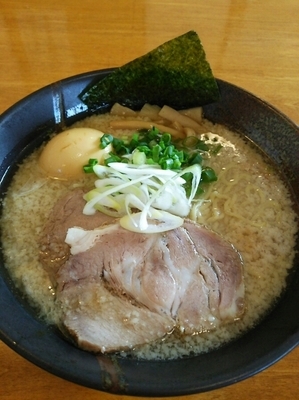「こってり味玉ラーメン650円」@らーめんかんのの写真