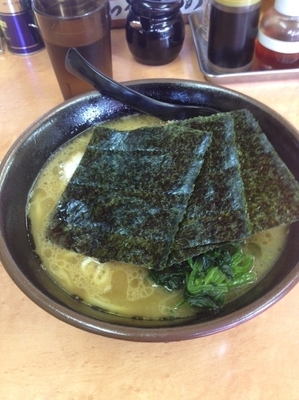 「ラーメン中盛、硬め濃いめ」@亀家の写真