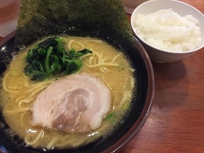 「ラーメン(並)￥６８０＋半ライス」@横浜家系ラーメン 誠家の写真