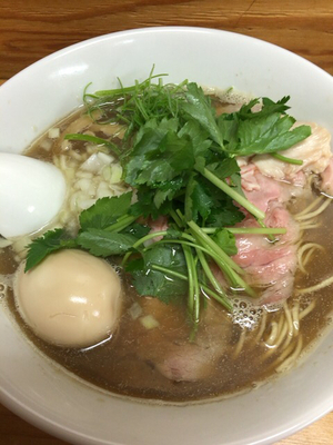 「中華そば濃いめ730円＋味玉100円」@中華そば よしかわの写真