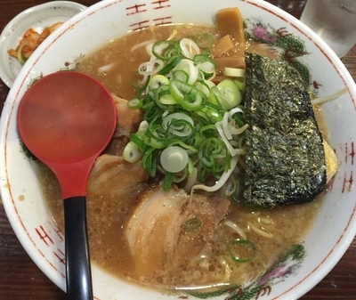 「しあわせラーメン」@白馬童子 豊中店の写真