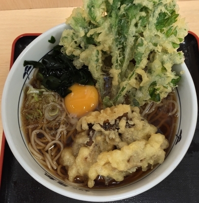 「舞茸・春菊天＋生玉子（￥480＋無料クーポン）」@名代 箱根そば 湘南台店の写真