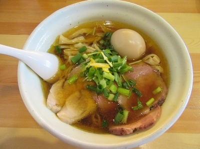 「しょうゆらーめん＋全部のせ（７００＋２５０＝９５０円）」@麺堂HOMEの写真