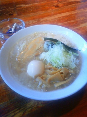 「極豚骨らーめん¥700」@つけめん 美豚の写真