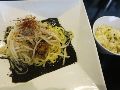 「汁なし黒担担麺　　開店1周年記念で100円！」@金蠍の写真