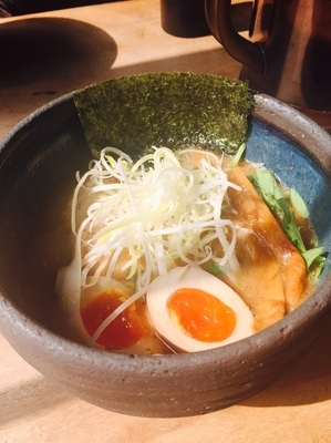 「らぁめん醤油（大）¥720＋味玉＋小ライス（サービス）」@俺の創作らぁめん 極やの写真